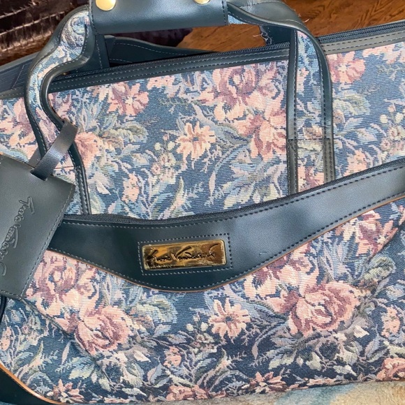 Gloria Vanderbilt Bags Gloria Vanderbilt Vintage Duffle Bag Poshmark